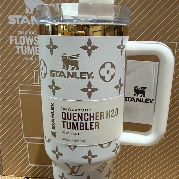 Stanley Quencher H2.0 Tumbler in White and Gold - Engraved - Picture 5 of 6